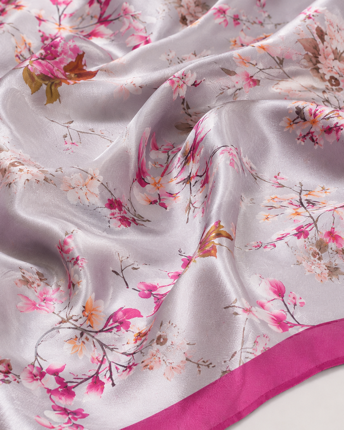 Close-up of the smooth lilac floral fabric and magenta border of the BACTRA Bahar suit