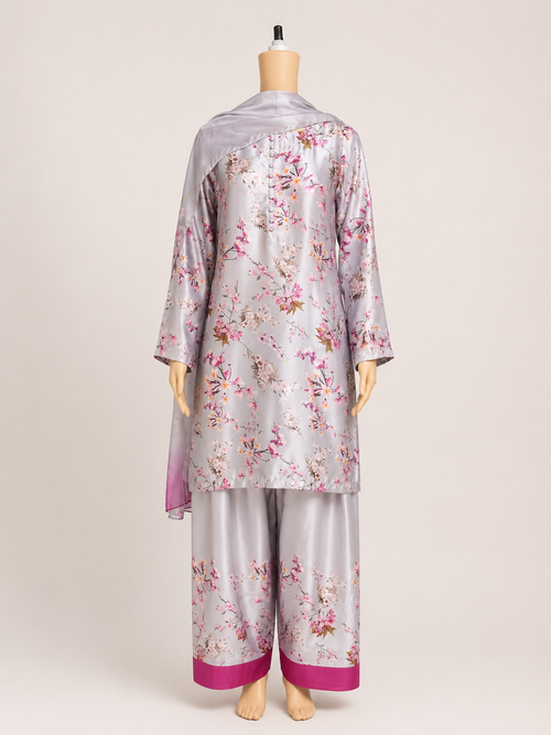 Back mannequin view of the BACTRA Bahar lilac floral three-piece suit